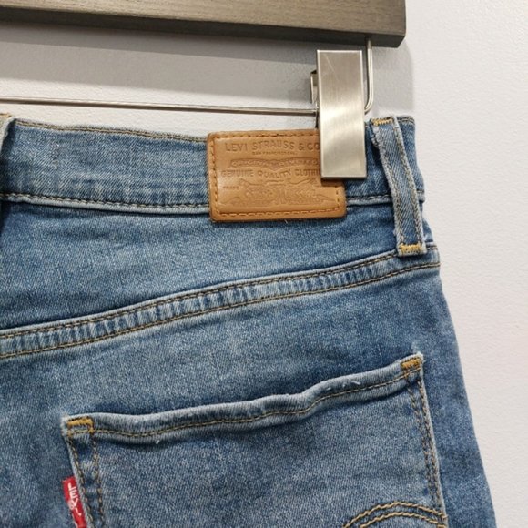 Levi's 724 High Rise Straight Jeans Indigk Pixel Medium Wash Distressed Size 28 - Picture 7 of 8